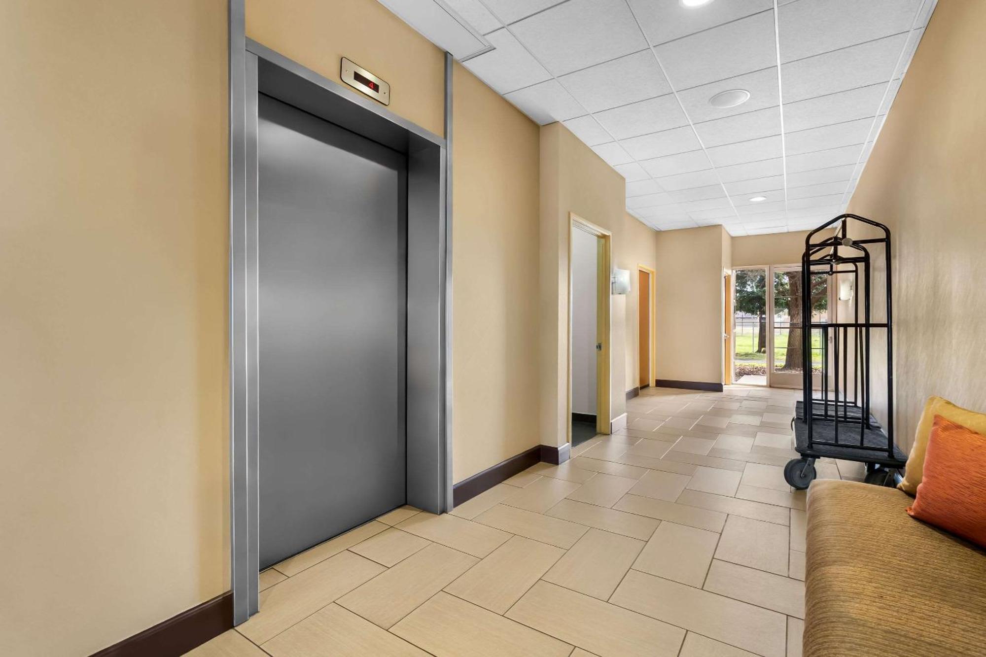 Comfort Suites Clovis Esterno foto